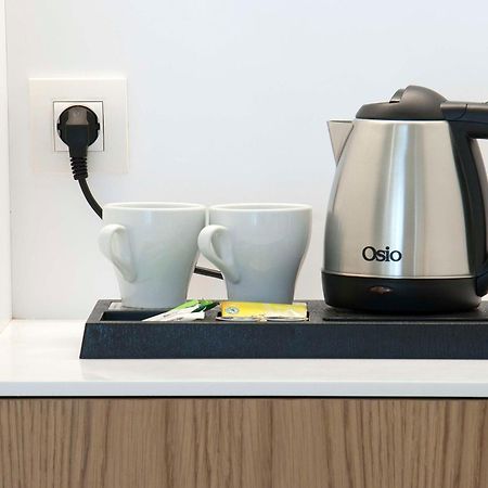 Radisson Blu Towers Kaushambi Delhi Ncr Hotell Ghaziabad Exteriör bild A kettle