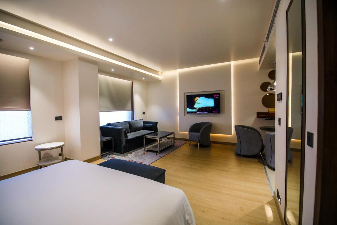 Radisson Blu Towers Kaushambi Delhi Ncr Hotell Ghaziabad Exteriör bild A room at the hotel
