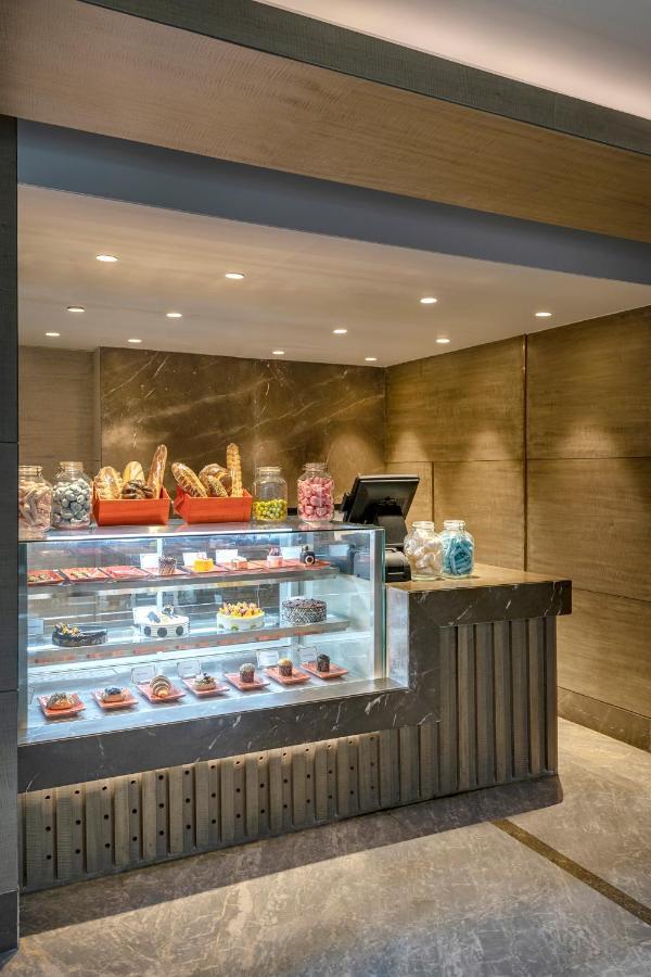 Radisson Blu Towers Kaushambi Delhi Ncr Hotell Ghaziabad Exteriör bild The Pastry Shop