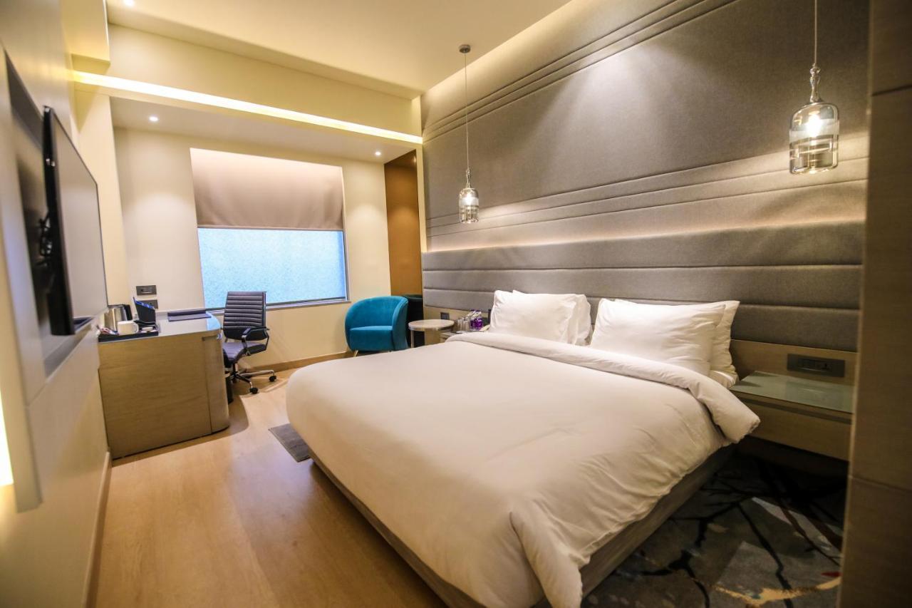 Radisson Blu Towers Kaushambi Delhi Ncr Hotell Ghaziabad Exteriör bild Deluxe Room