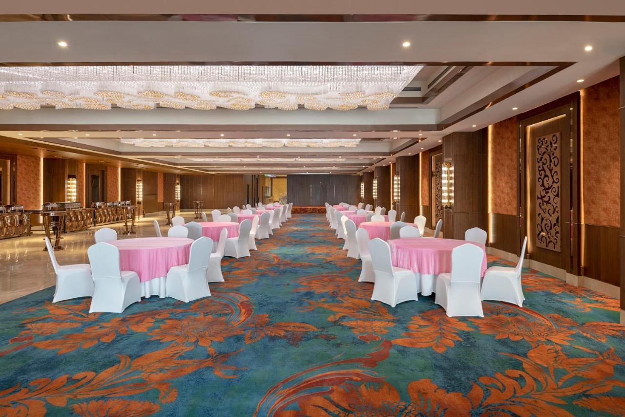 Radisson Blu Towers Kaushambi Delhi Ncr Hotell Ghaziabad Exteriör bild The Grand Ballroom