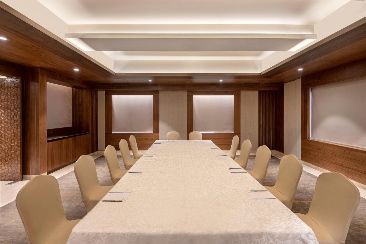 Radisson Blu Towers Kaushambi Delhi Ncr Hotell Ghaziabad Exteriör bild Boardroom