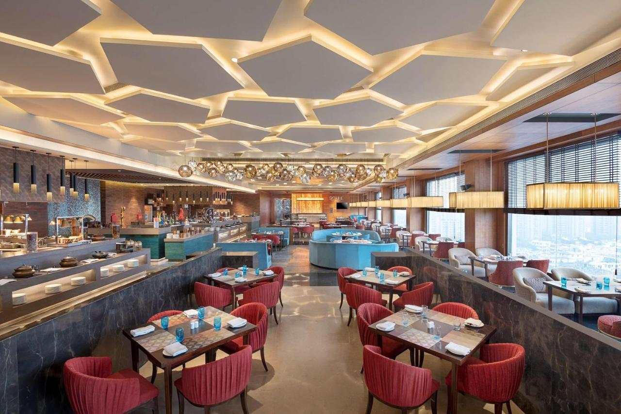 Radisson Blu Towers Kaushambi Delhi Ncr Hotell Ghaziabad Exteriör bild The restaurant