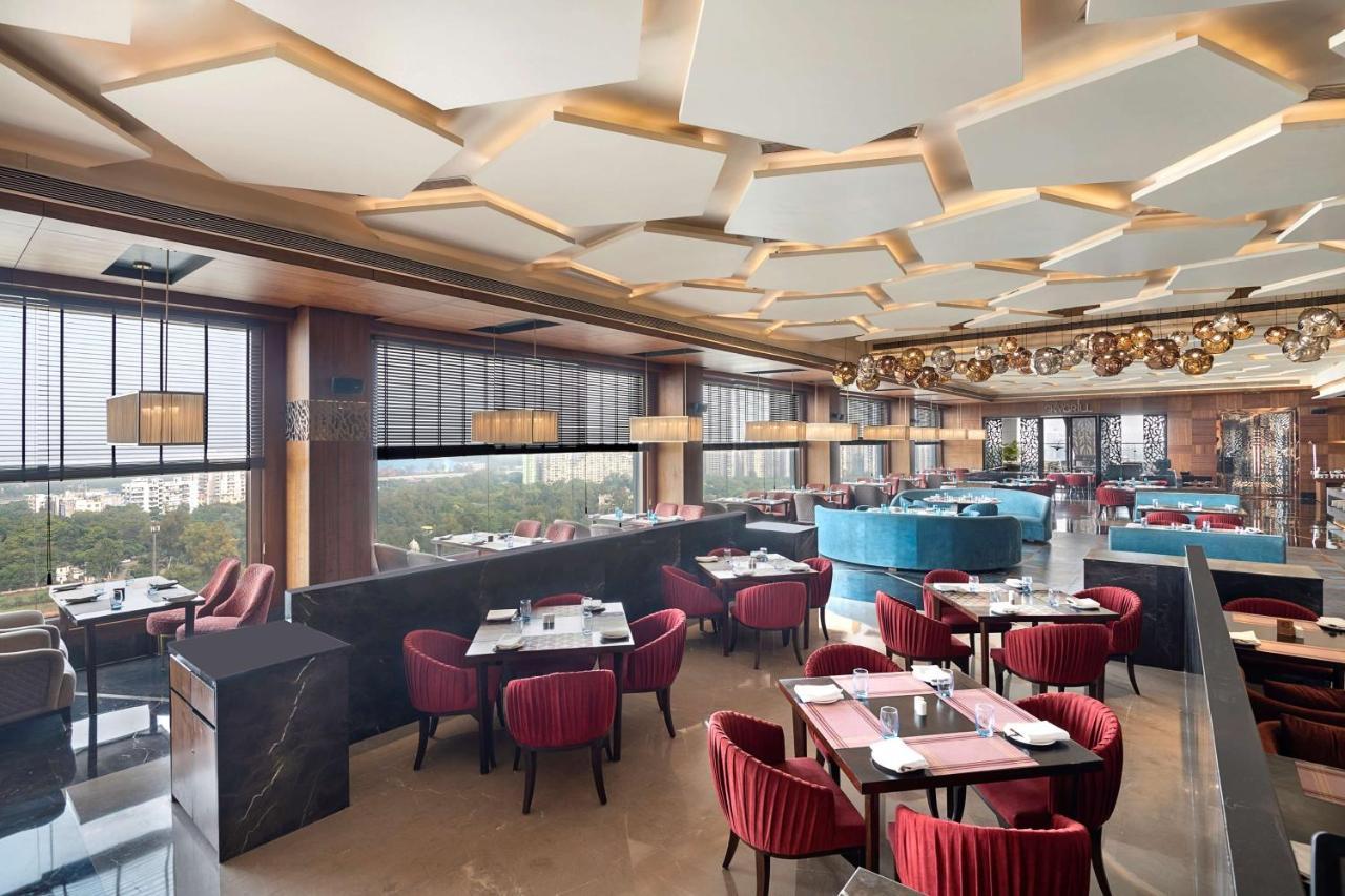 Radisson Blu Towers Kaushambi Delhi Ncr Hotell Ghaziabad Exteriör bild The restaurant