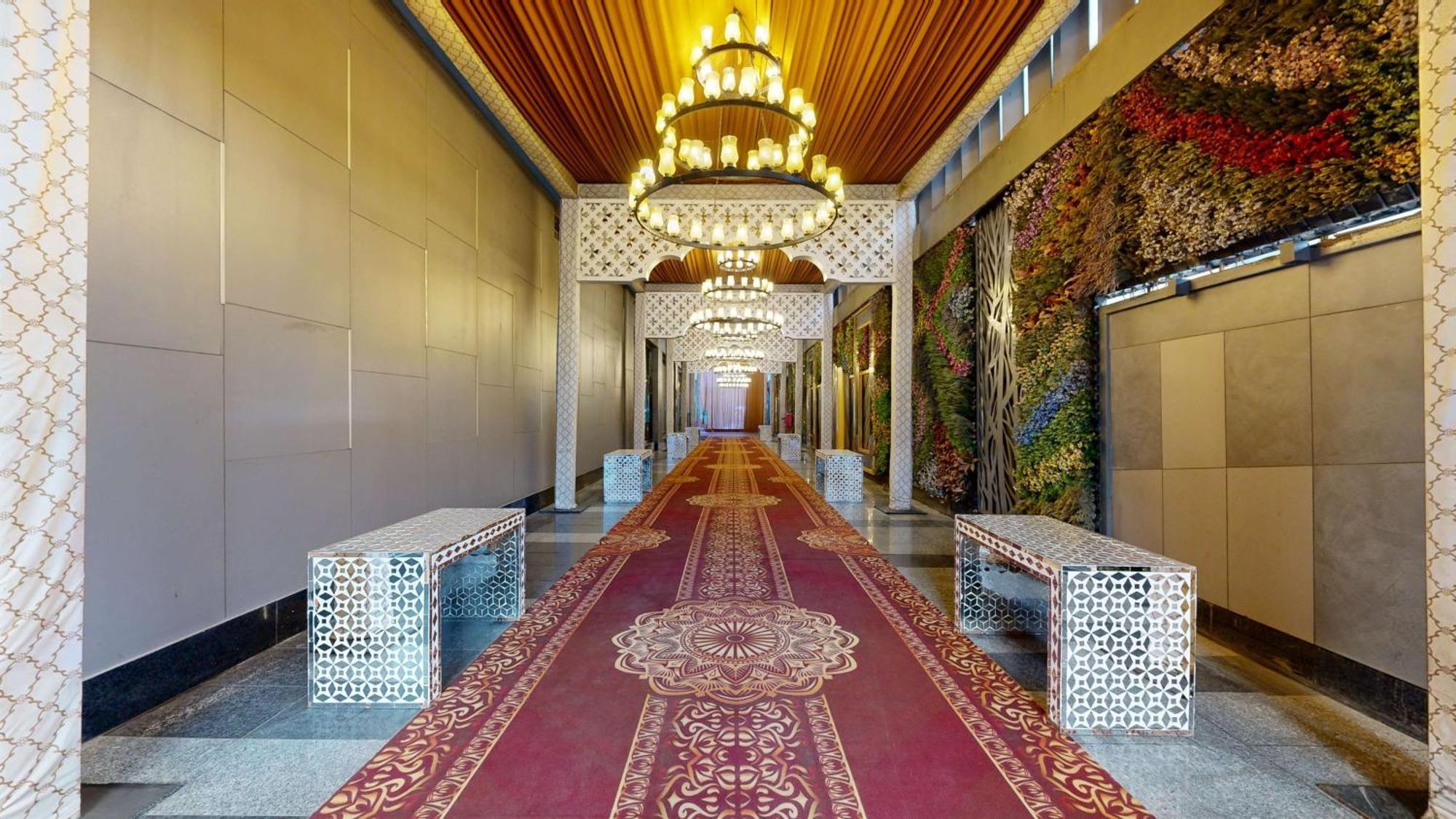 Radisson Blu Towers Kaushambi Delhi Ncr Hotell Ghaziabad Exteriör bild The interior of the hotel