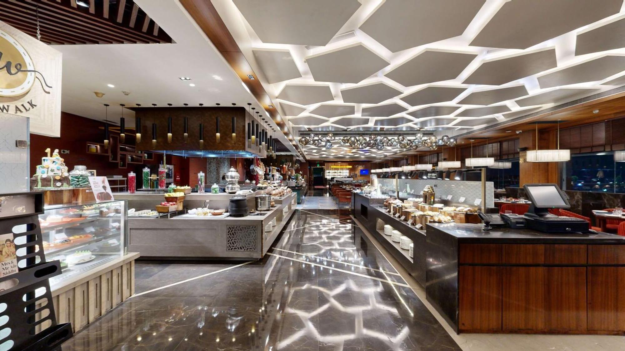 Radisson Blu Towers Kaushambi Delhi Ncr Hotell Ghaziabad Exteriör bild The buffet at the hotel