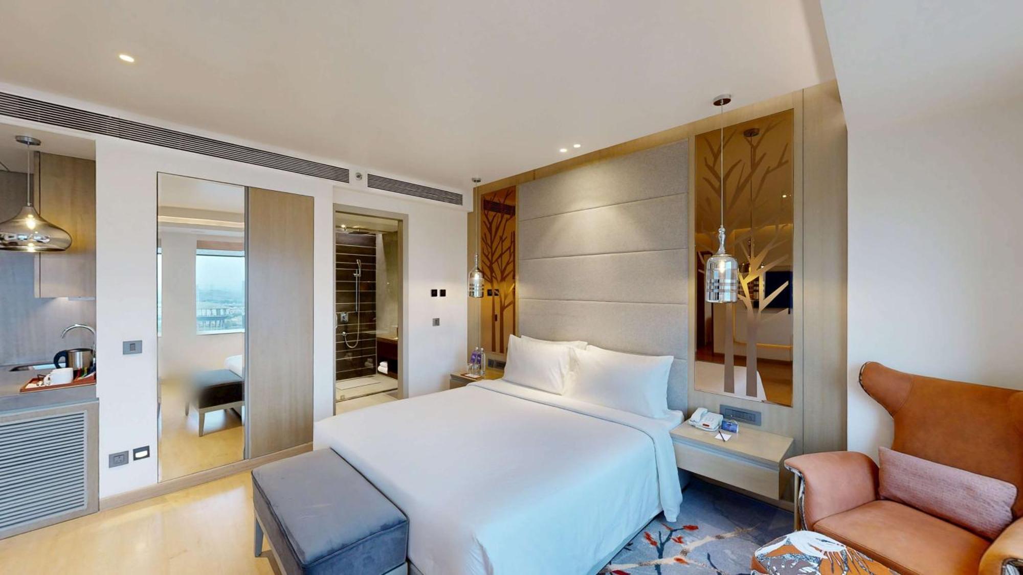 Radisson Blu Towers Kaushambi Delhi Ncr Hotell Ghaziabad Exteriör bild A bedroom at the hotel