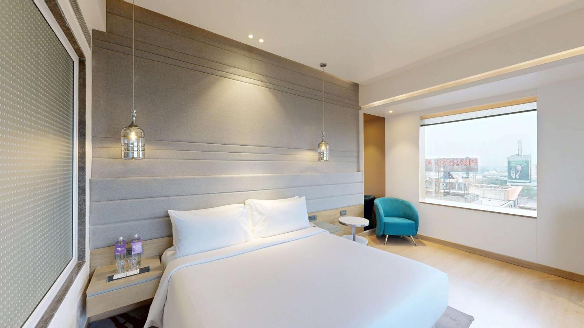 Radisson Blu Towers Kaushambi Delhi Ncr Hotell Ghaziabad Exteriör bild Deluxe Room