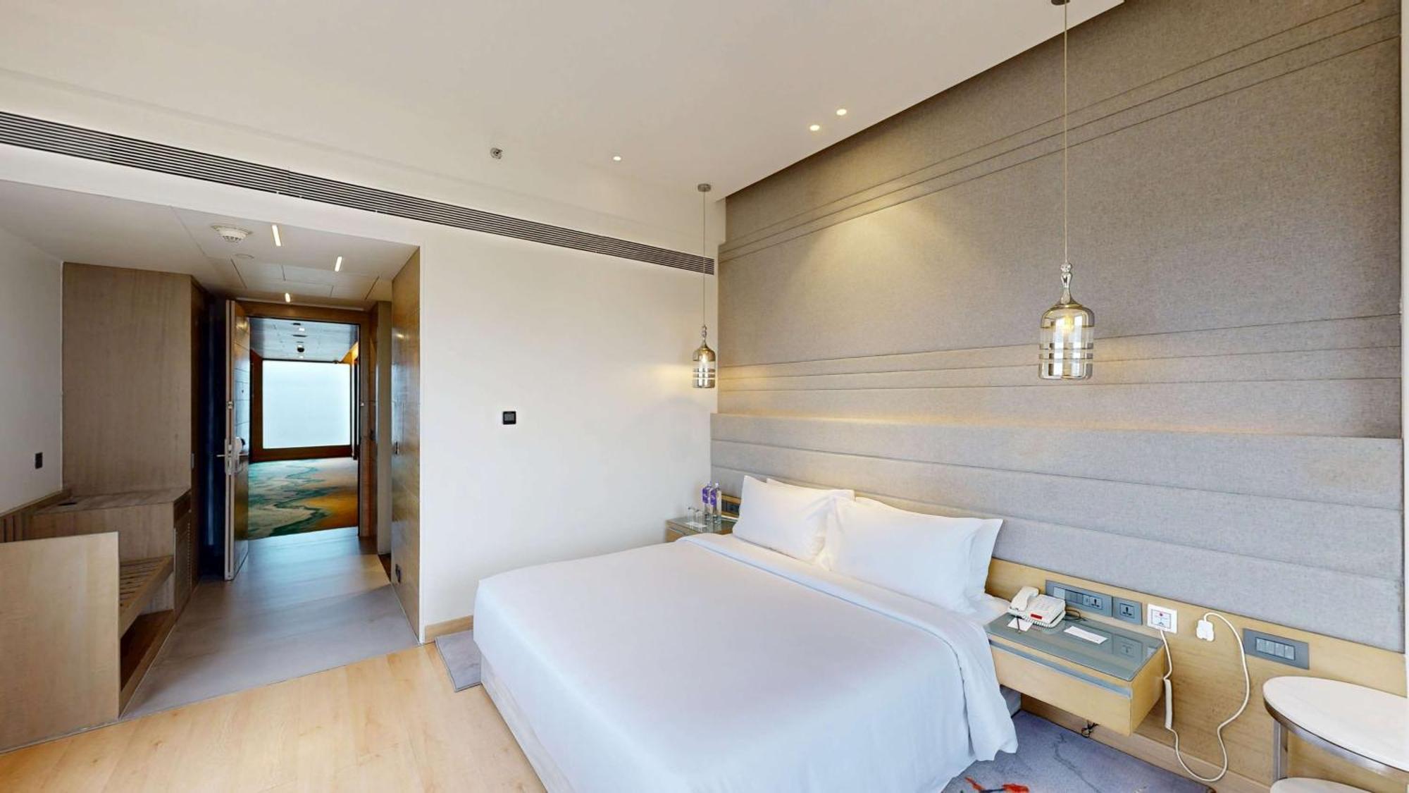 Radisson Blu Towers Kaushambi Delhi Ncr Hotell Ghaziabad Exteriör bild A bedroom at the hotel