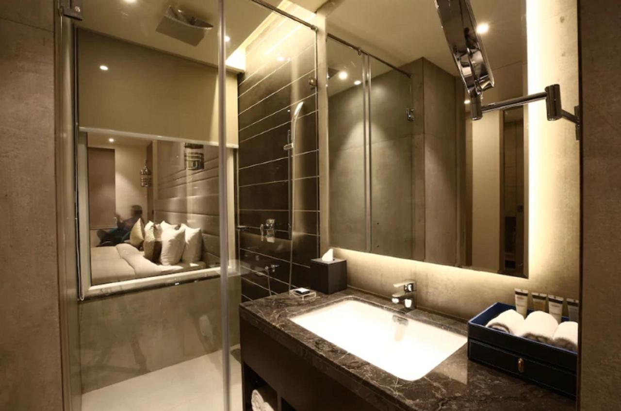 Radisson Blu Towers Kaushambi Delhi Ncr Hotell Ghaziabad Exteriör bild Bathroom